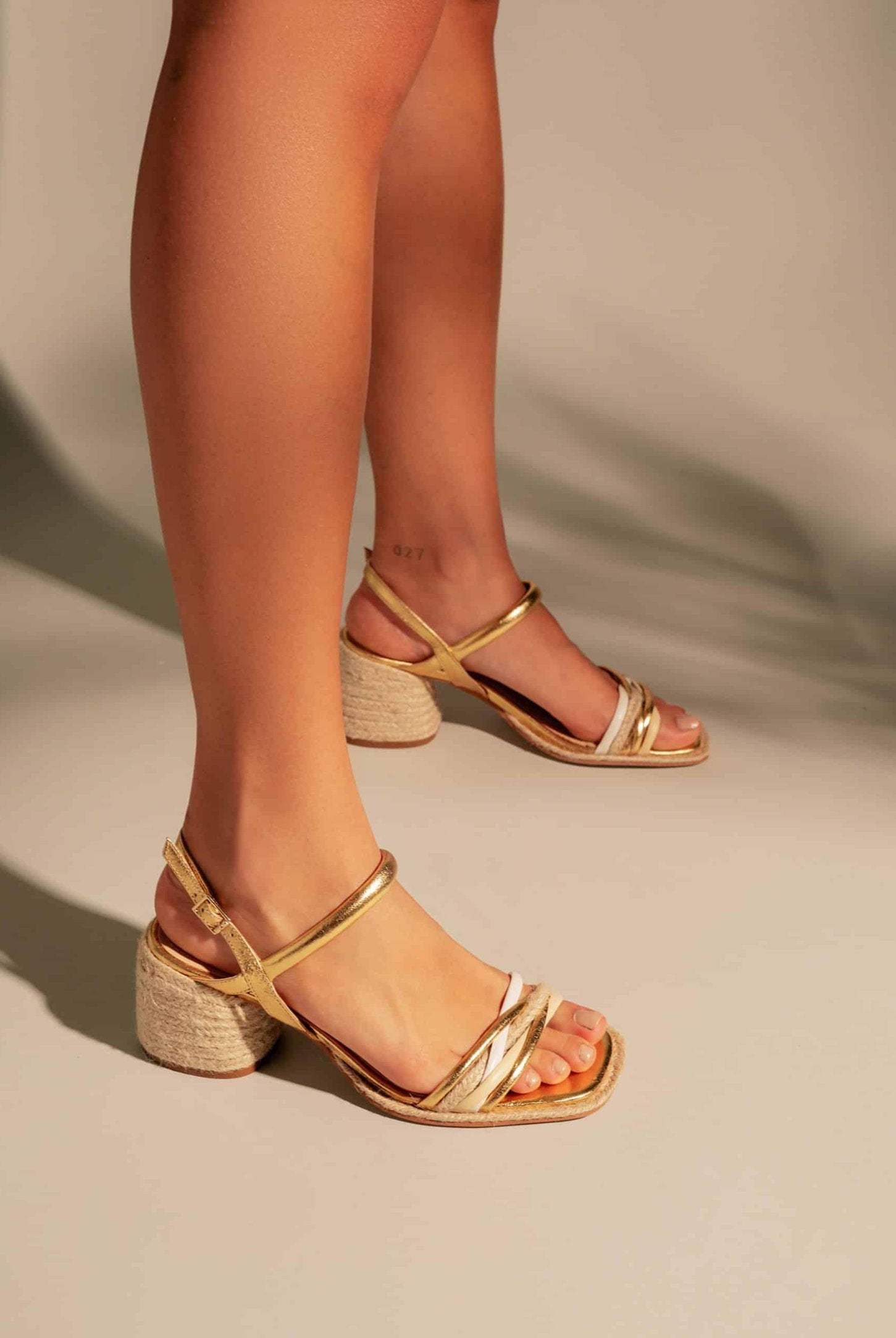 Mangará Albizia Women's Sandales Natural Raffia and Leather - 7cm Block Heel