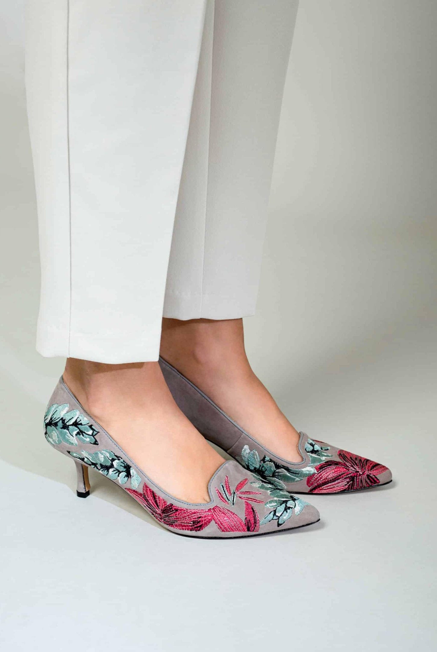 Mangará Ipê Women's Pumps - Leather - Handmade - Embroidery - 6cm Kitten Heel