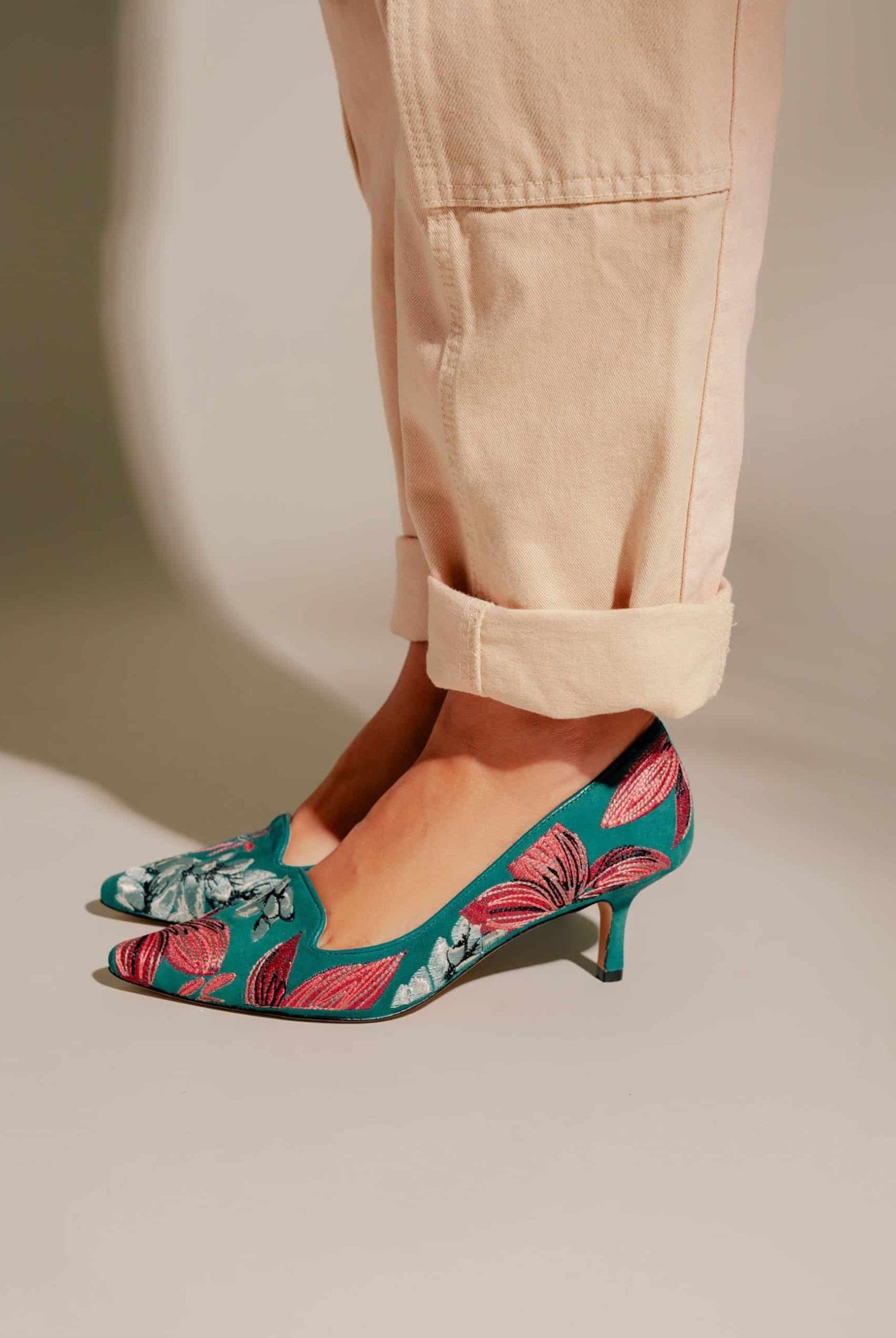 Mangará Ipê Women's Pumps - Leather - Handmade - Embroidery - 6cm Kitten Heel